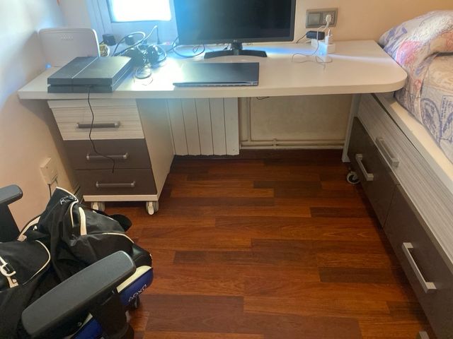 Armario + cama, mesita y estanterías 