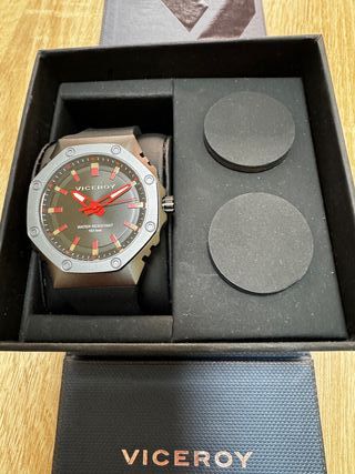 Reloj Viceroy plateado y rojo