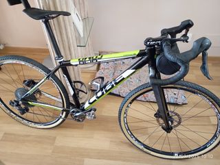 Bicicleta Gravel Cube Negra y Verde Talla M 