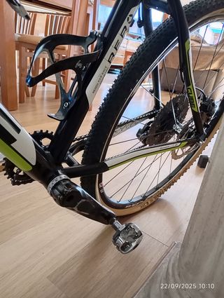Bicicleta Gravel Cube Negra y Verde Talla M 