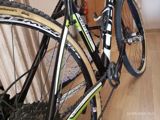 Bicicleta Gravel Cube Negra y Verde Talla M 