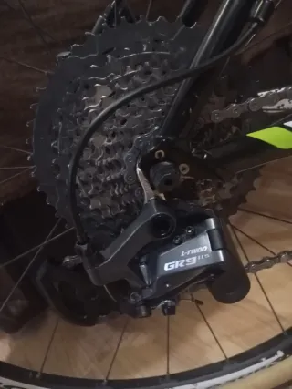 Bicicleta Gravel Cube Negra y Verde Talla M 