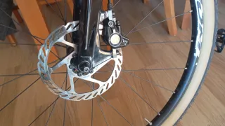 Bicicleta gravel/urbana cube 400€.