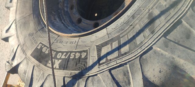4 Ruedas Industriales 445/70 R 19.5 
(18-19.5)