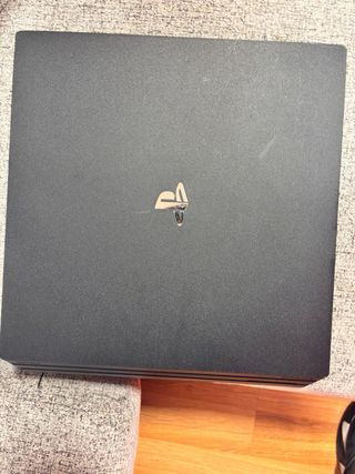PS4 Pro Negra + 5 Juegos