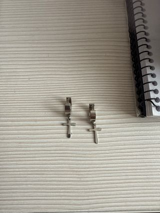 Pendientes aro con cruz plata