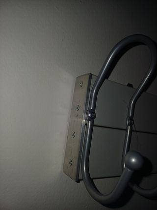 Appendiabiti da parete in metallo