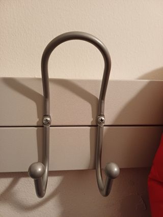 Appendiabiti da parete in metallo