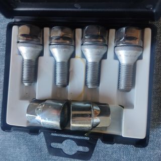 Tornillos antirrobo para ruedas