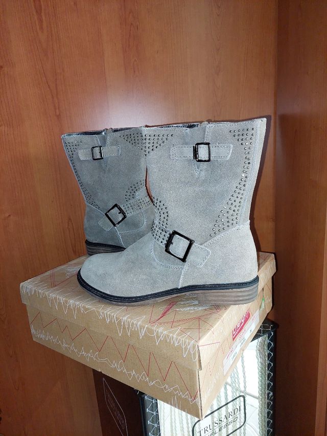 Stivaletti bambina camoscio grigio con borchie