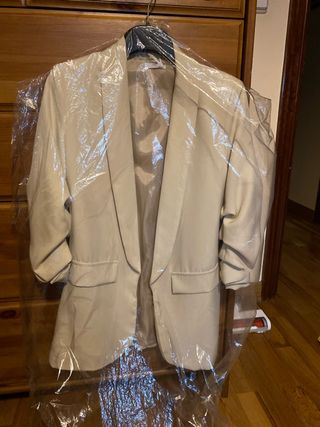 Americana beige mujer