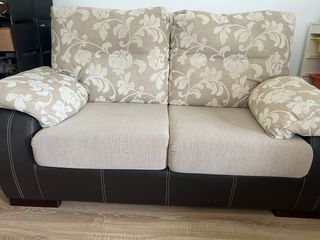 Sofá de 2 plazas beige y marrón