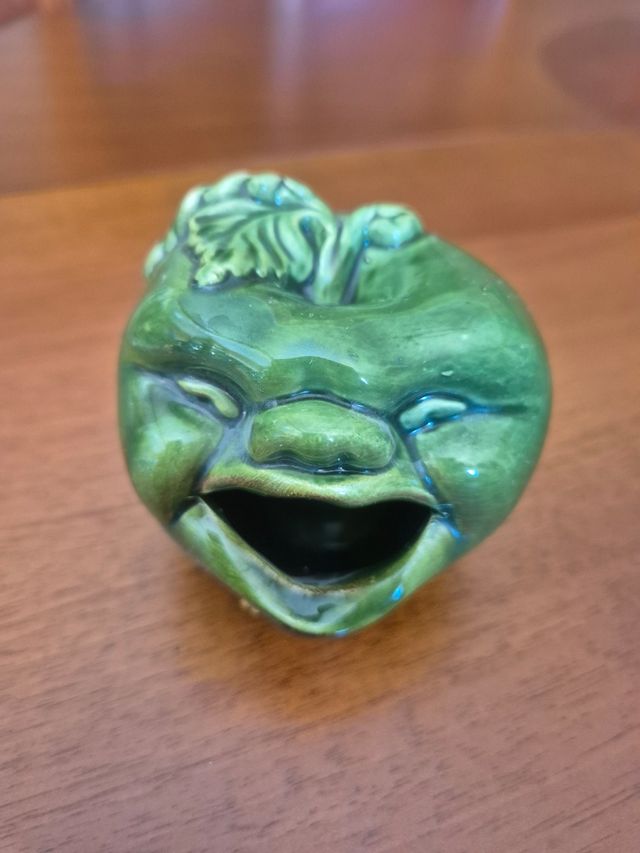 Posacenere originale in ceramica verde