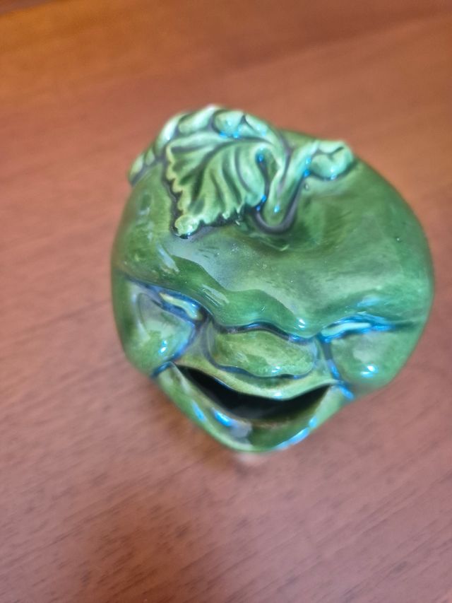 Posacenere originale in ceramica verde