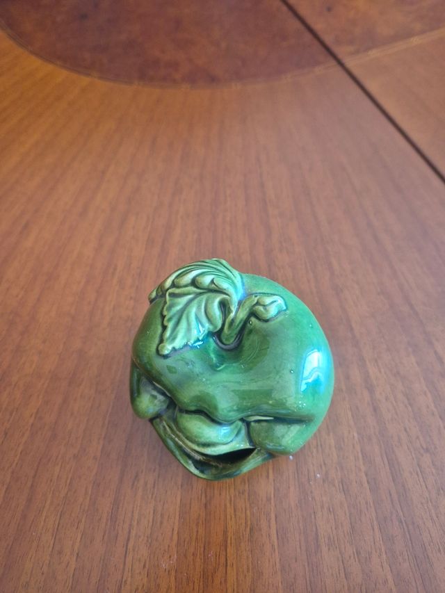 Posacenere originale in ceramica verde