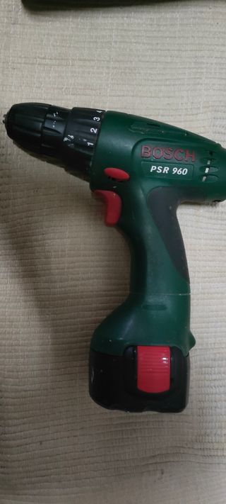 Taladro Bosch PSR 960 (sin cargador)