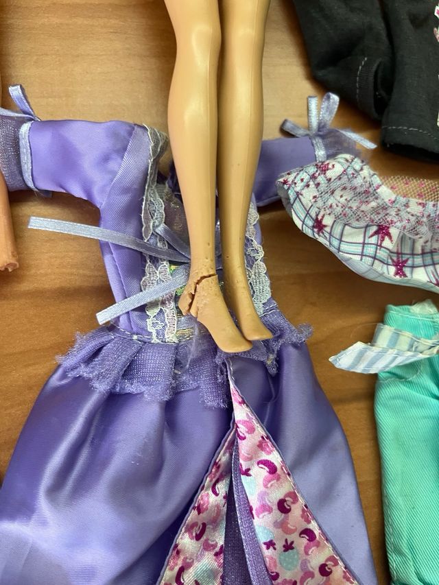 Lote Barbie y Ropa Muñecas