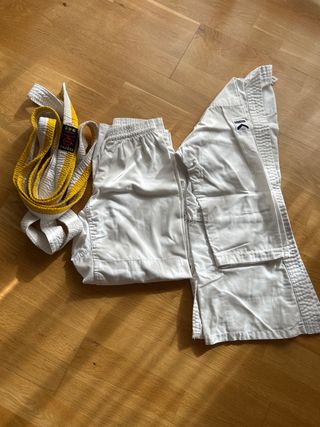 Ropa de Judo Blanca y Cinturón Amarillo