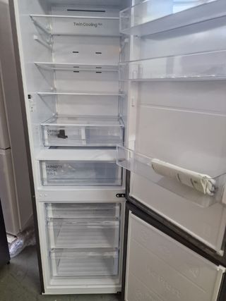 Nevera Samsung nueva con tara 2,m x 60cm nofrost 