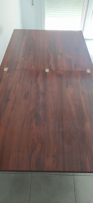 Mesa extensible de madera