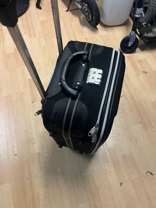Maleta de viaje negra