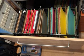 2 MUEBLES OFICINA Y 1 CAJONERA