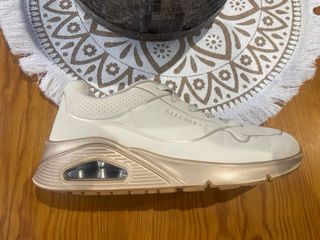 Bambas Skechers niña beige
