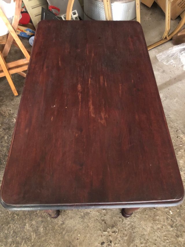 Mesa de madera antigua