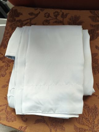 Cortina blanca de tela