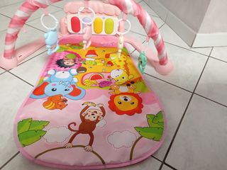 Tappeto gioco bimbi con archi e giochi