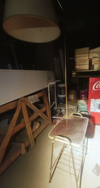 Lámpara de pie vintage con mesa auxiliar
