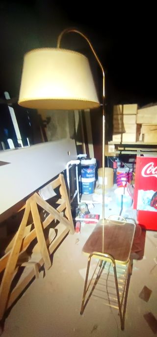 Lámpara de pie vintage con mesa auxiliar
