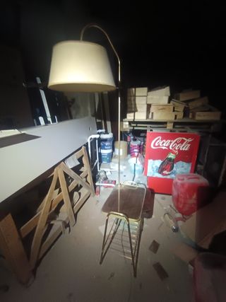 Lámpara de pie vintage con mesa auxiliar