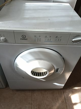 Secadora Indesit pequeña
