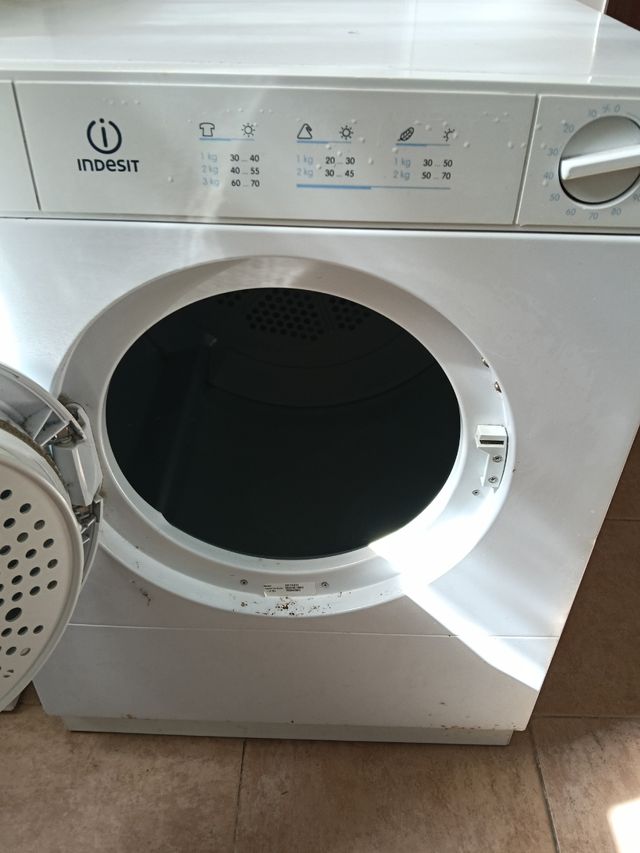 Secadora Indesit pequeña