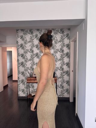 Vestido dorado elegante sin estrenar