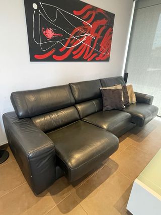 Sofá de piel negro
