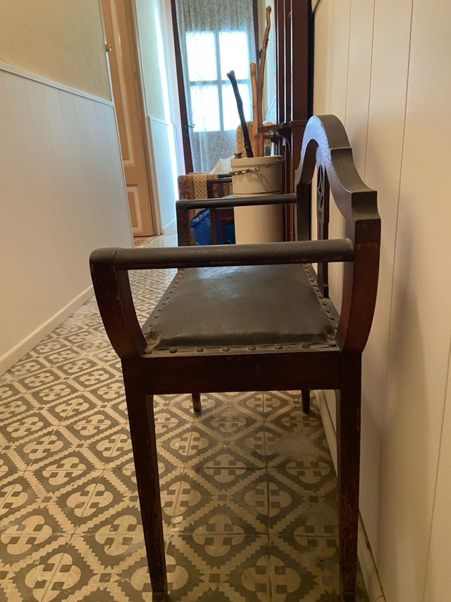 2 Banqueta Modernistas antiguas.