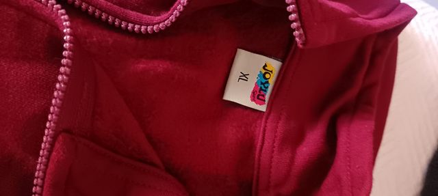 Sudadera y Camisa y camiseta