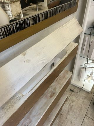 Aparador expositor vintage , es un pale , pintado