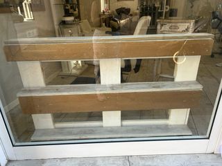 Aparador expositor vintage , es un pale , pintado