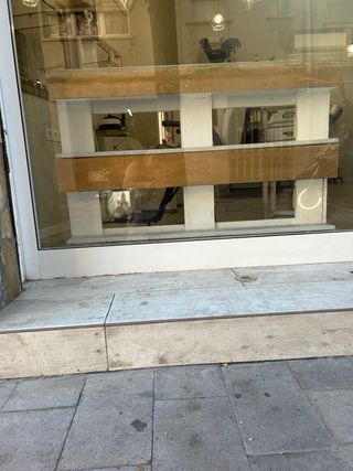 Aparador expositor vintage , es un pale , pintado