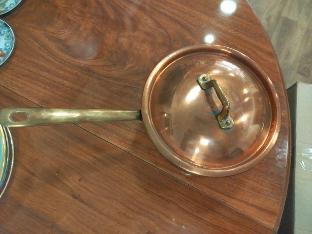 Olla de cobre con asa