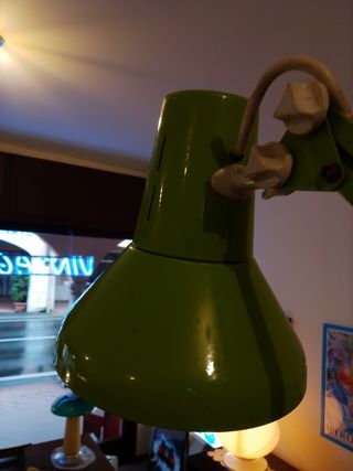 Lampada da tavolo verde metallo