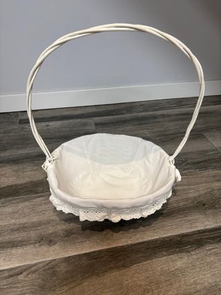 Cesta Mimbre Blanca con Asa y Encaje