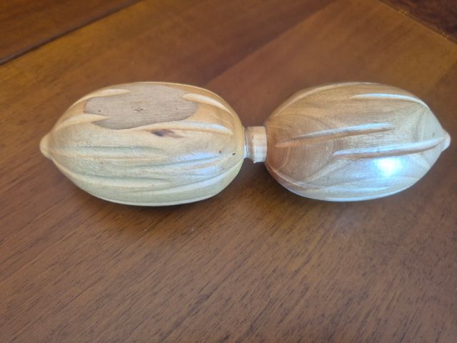 Schiaccianoci in legno