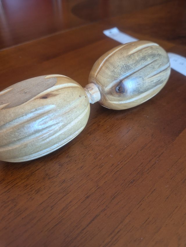 Schiaccianoci in legno