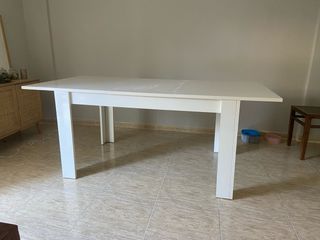 Mesa de comedor extensible blanca