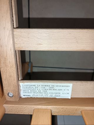 Cuna de madera para bebé