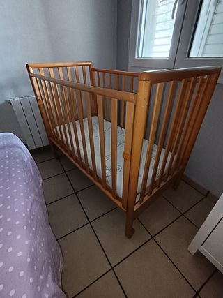 Cuna de madera para bebé